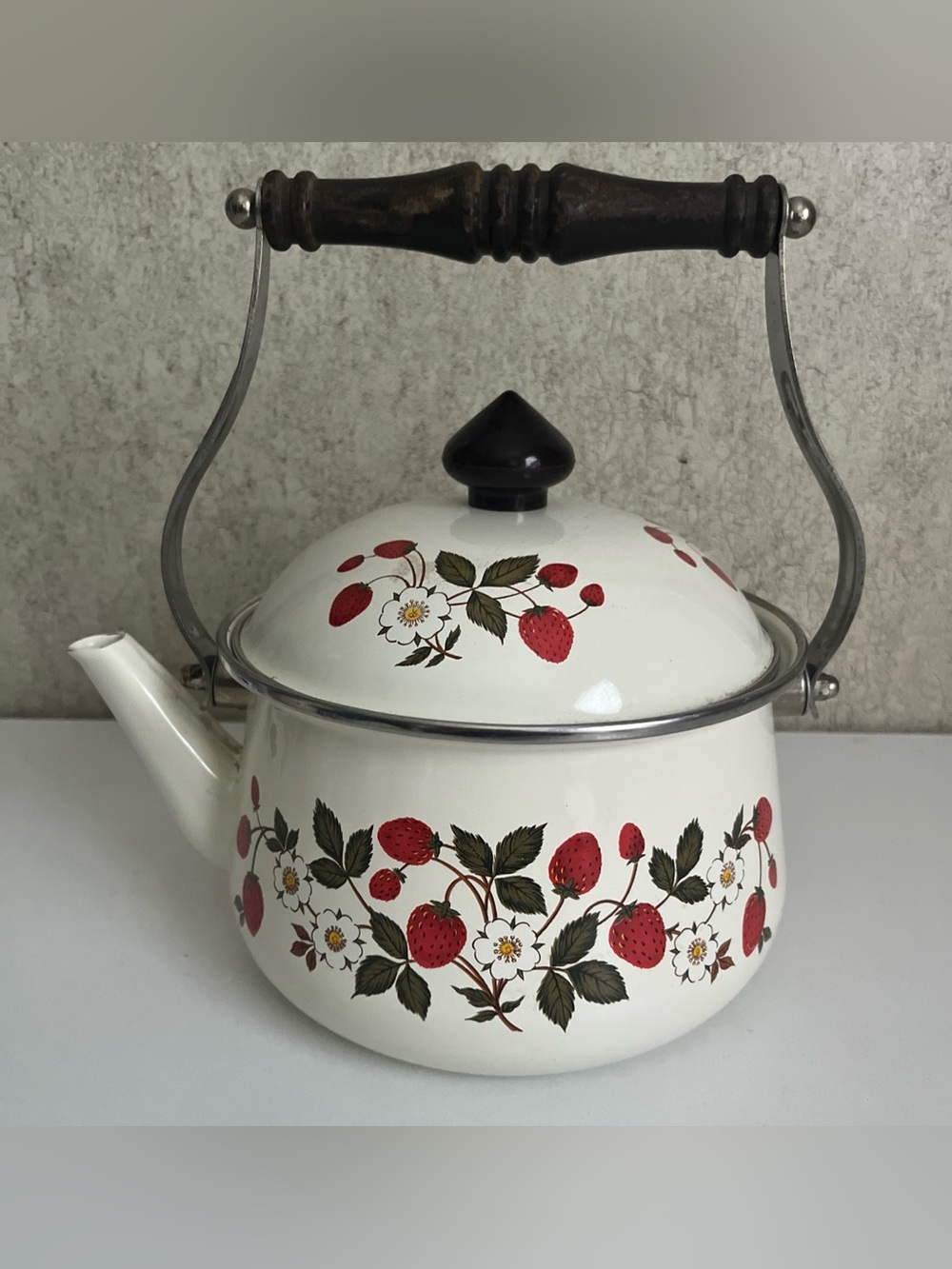 Sheffield Strawberry 'n Cream VINTAGE Porcelain Tea Pot Kettle JMP Hard to Find